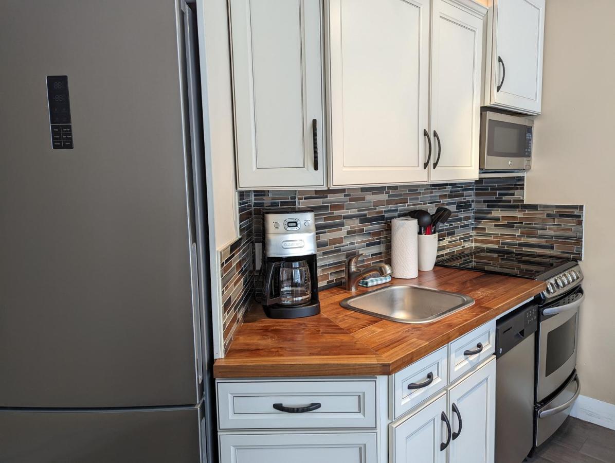 Cozy 1br Walk To Gondola, Sleep 4, Free Parking Whistler